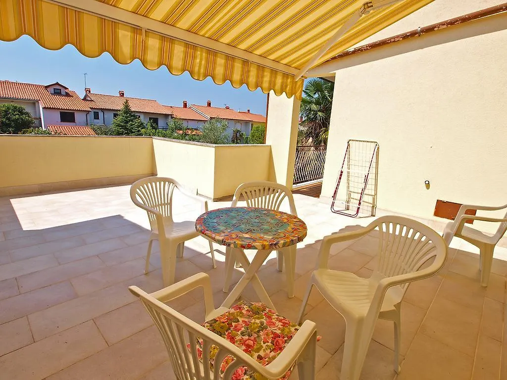 Apartments Ana 920 Fazana Guest house