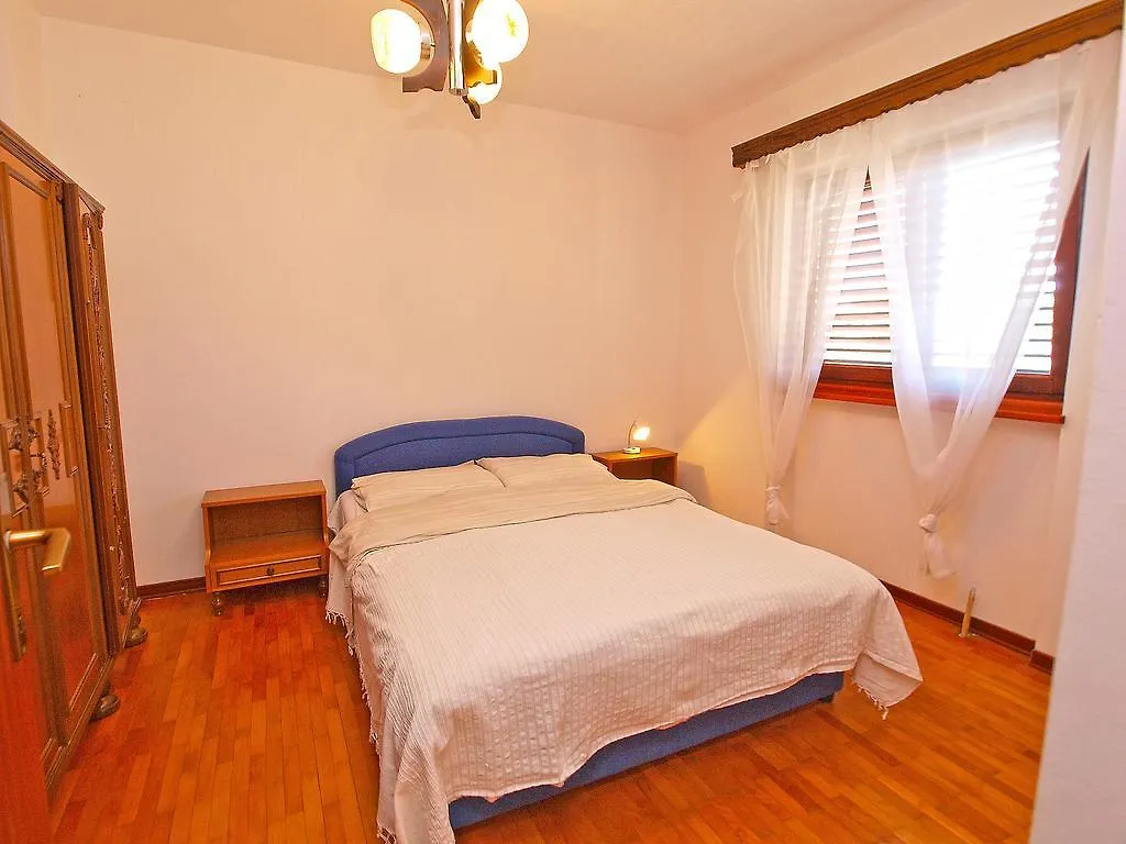 Apartments Ana 920 Fazana Guest house