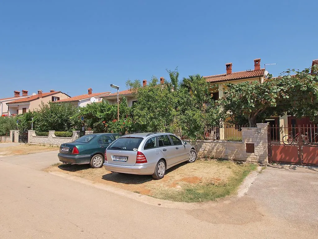 Apartments Ana 920 Fazana 3*,